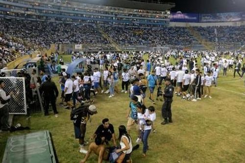 Giẫm đạp ở sân vận động El Salvador, 12 người chết, nhiều người bị thương