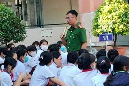 Tuyên truyền phòng chống ma túy và dùng mạng xã hội an toàn cho học sinh