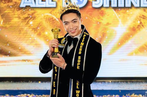 Chàng trai gốc Việt đăng quang Nam vương siêu mẫu thể hình thế giới 2023