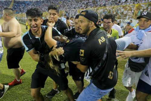 Cổ động viên giẫm đạp ở El Salvador: Ít nhất 12 người thiệt mạng