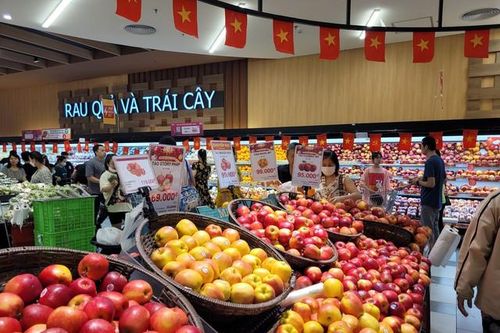 Nắng nóng, thực phẩm giải nhiệt lên ngôi hút khách dù giá tăng gấp đôi
