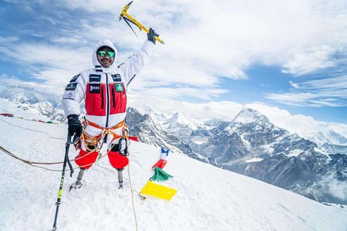 Cựu binh cụt 2 chân chinh phục thành công đỉnh Everest