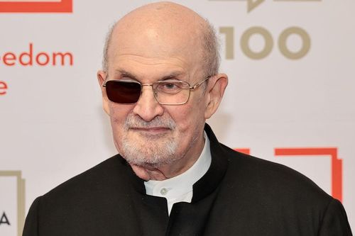 Salman Rushdie viết sách về trải nghiệm bị tấn công tàn bạo