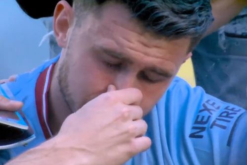 Cầu thủ Man City duy nhất khóc trong lễ ăn mừng vô địch