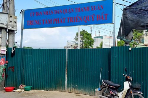 Quây tôn khu đất là để chống lấn chiếm?