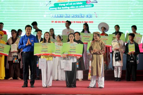 Bạn trẻ tìm về 'Thanh âm nguồn cội'