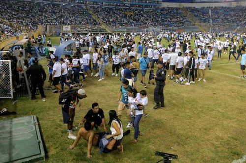 Kinh hoàng: Thảm kịch giẫm đạp tại El Salvador khiến 12 CĐV thiệt mạng