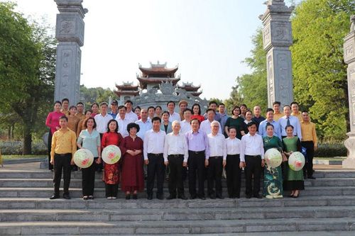 Tháng 5 nhớ Bác
