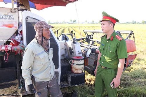 Quyết liệt ngăn chặn tình trạng 'bảo kê' gặt lúa ở Hà Tĩnh