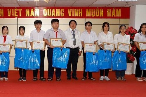 Tiền Giang trao 44 giải Tuổi thơ yêu toán cấp tỉnh