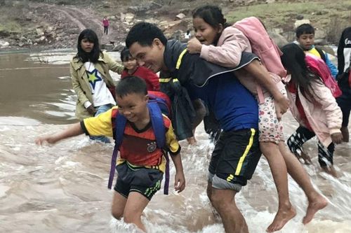 Thầy cô vùng khó nối tiếp hành trình 'rút ruột nhả tơ'