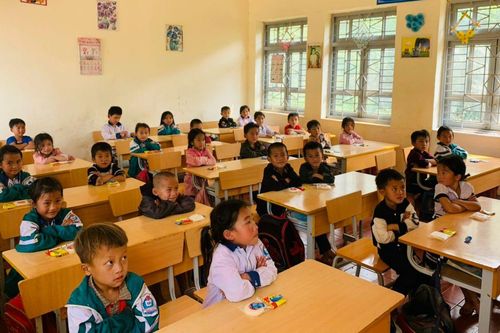 'Bán' thanh xuân, đổi con chữ ở Nậm Nhừ