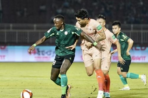 Văn Thanh tỏa sáng, Công an Hà Nội áp sát ngôi đầu sau trận thắng đậm TP HCM