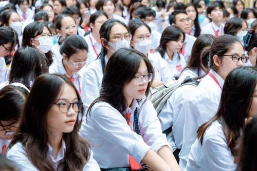 Khi thầy cô không được phê bình học sinh trước lớp