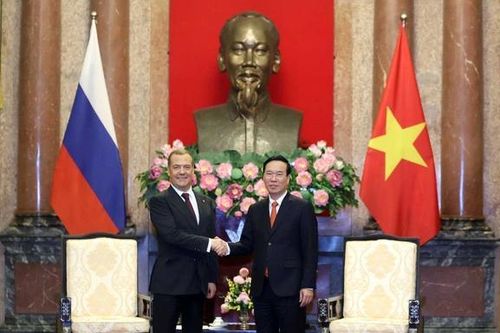 Tiếp tục phát triển mối quan hệ hữu nghị truyền thống Việt Nam - Nga