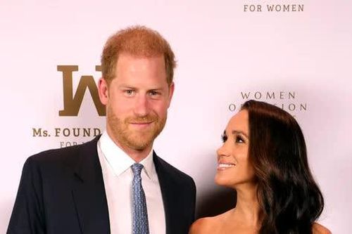 Harry có phòng khách sạn riêng để trốn Meghan?