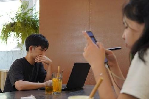 Kiệt sức vì mạng xã hội (bài 1): 'Lướt' gần 7 tiếng mỗi ngày