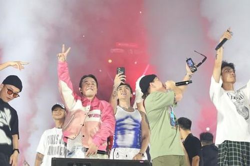 BinZ, SOOBIN cùng dàn rapper 'thổi bùng' nhạc hội sinh viên