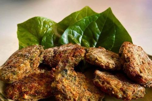 Sau cơn mưa rào ào ào trút xuống, món chả ếch bất hủ của mẹ ra lò