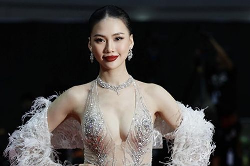Bùi Quỳnh Hoa mặc sexy đi chấm thi siêu mẫu quốc tế ở Philippines