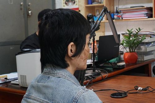 'Đại gia trại lợn' dùng siêu xe đưa đón thai phụ bị chồng bạo hành