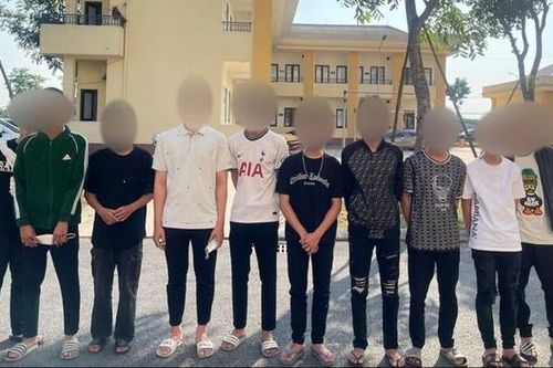 Mâu thuẫn trên mạng xã hội, nhóm đối tượng mang dao phóng lợn hỗn chiến