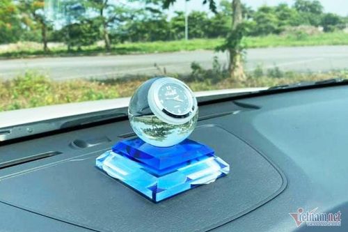Những vật dụng nên bỏ ngay ra khỏi xe kẻo gây họa khi trời nắng nóng