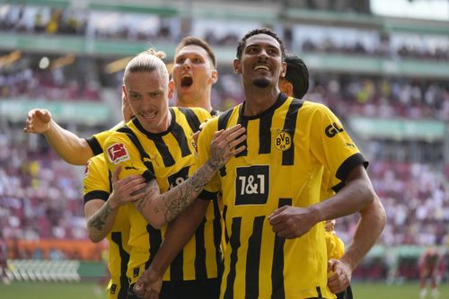 Borussia Dortmund lên ngôi đầu, chạm tay vào Đĩa bạc Bundesliga