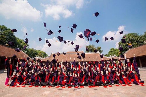Chụp ảnh kỷ yếu: Lưu giữ kỷ niệm tuổi học trò hay trào lưu khoe mẽ?