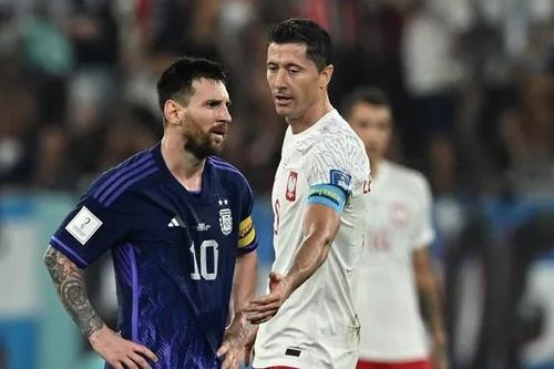 Lewandowski giục Barca kí hợp đồng với Messi