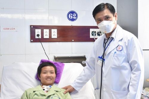 Cứu sống cô gái 19 tuổi mắc hội chứng Guillain-Barré hiếm gặp