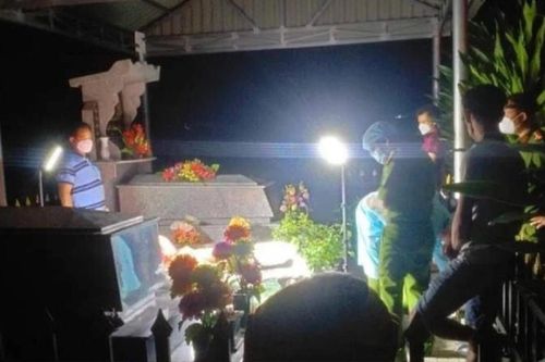 Điều tra vụ người đàn ông được phát hiện tử vong bên mộ vợ, trên cơ thể có nhiều dấu vết bất thường