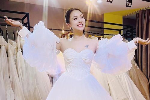 Diện váy cưới lộng lẫy, Vân Hugo được dân tình réo ngày 'chốt đơn' với chồng doanh nhân
