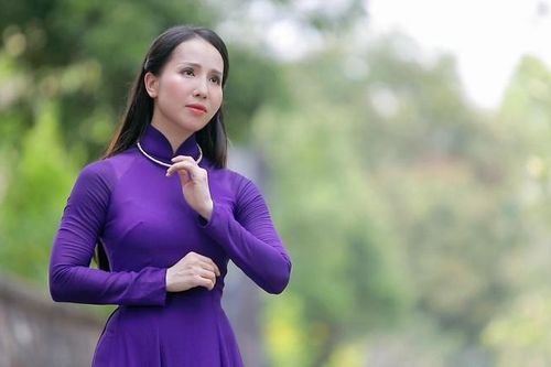 4 ca sĩ cùng lúc ra mắt MV 'Sóng yêu'