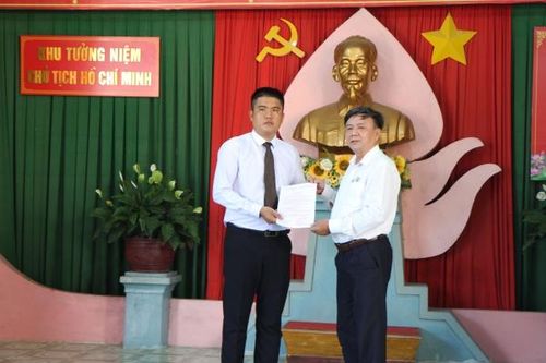Chi bộ Trung tâm Văn hóa - Điện ảnh tỉnh Khánh Hòa: Kết nạp đảng viên tại Khu tưởng niệm Chủ tịch Hồ Chí Minh