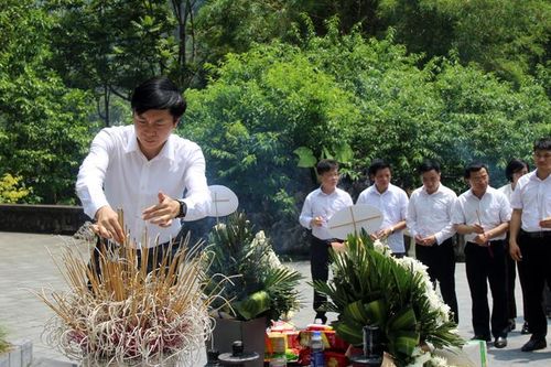 Cụm thi đua Các cơ quan Đảng tỉnh tổ chức hành trình về nguồn tại tỉnh Cao Bằng