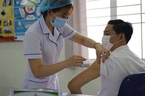 Năm 2023, Việt Nam vẫn tiêm miễn phí vaccine phòng COVID-19