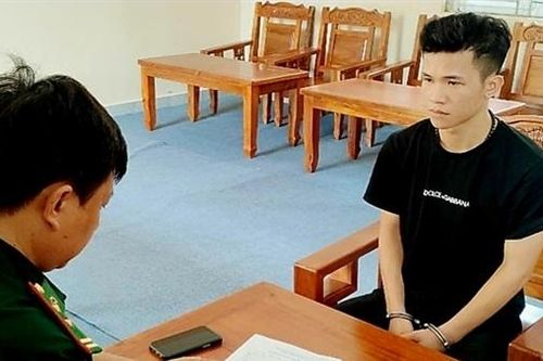 Đối tượng 3 tiền án 'găm' theo súng đi mua bán ma túy bán kiếm lời