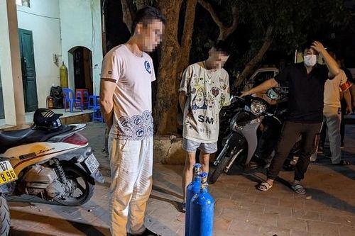 Tóm gọn 'shipper' và 'thượng đế' mua 'khí cười' để vui vẻ với bạn bè