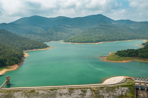 Du lịch tự phát xâm phạm hồ chứa nước lớn nhất Quảng Ninh