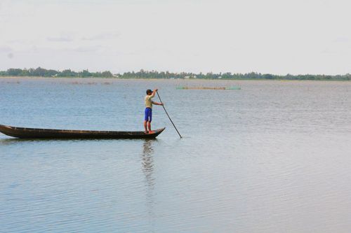 Những kỷ niệm êm đềm và kinh hoàng về mùa nước nổi miền Tây