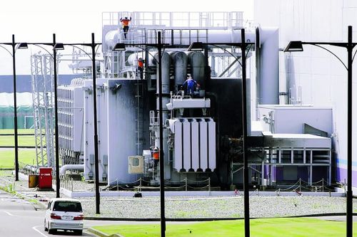 Tập tài liệu trên nóc xe ôtô khiến nhà máy hạt nhân Nhật đóng cửa tiếp