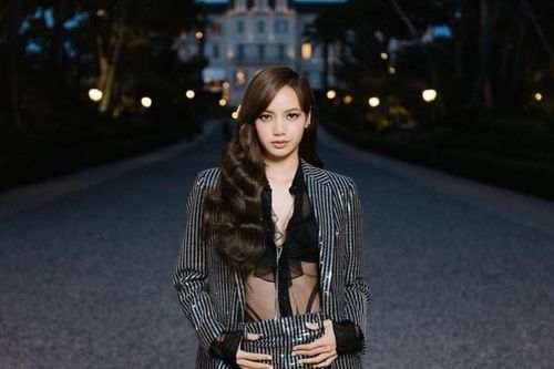 Lisa mặc hở bạo dự tiệc cùng V (BTS) ở Pháp
