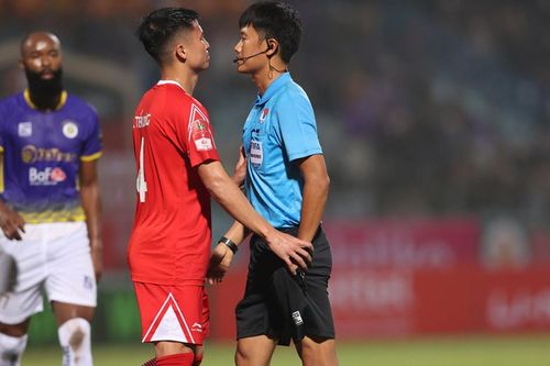 Khi V-League 'tụt hạng'