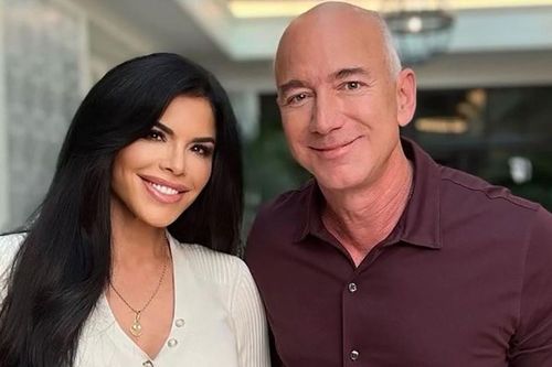 Tỷ phú Jeff Bezos đính hôn với bạn gái