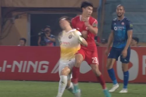 Trọng tài V-League: 'Nếu xét ở góc độ chuyên môn, có trọng tài sẽ rút thẻ đỏ với Nhâm Mạnh Dũng'