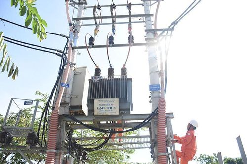 Hà Nội: Nắng nóng cao điểm, ngành điện kêu gọi sử dụng điện tiết kiệm