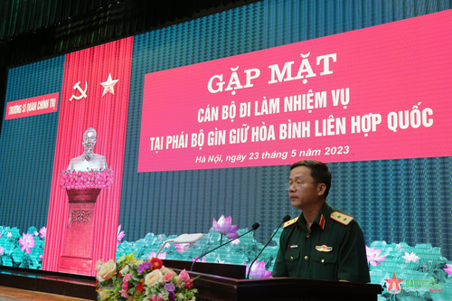 Tọa đàm sĩ quan trẻ tại Trường Sĩ quan Chính trị