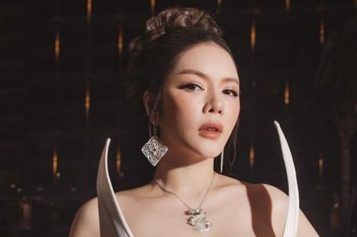 'Nữ hoàng kim cương' Lý Nhã Kỳ gây 'chấn động' khi mang bộ trang sức 15 tỷ đồng đi sự kiện