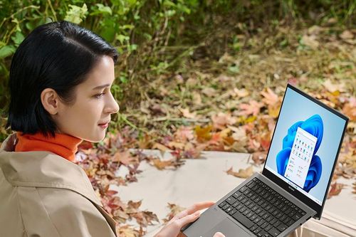 Zenbook S 13 OLED, laptop nhẹ nhất thế giới có giá từ 39,99 triệu đồng